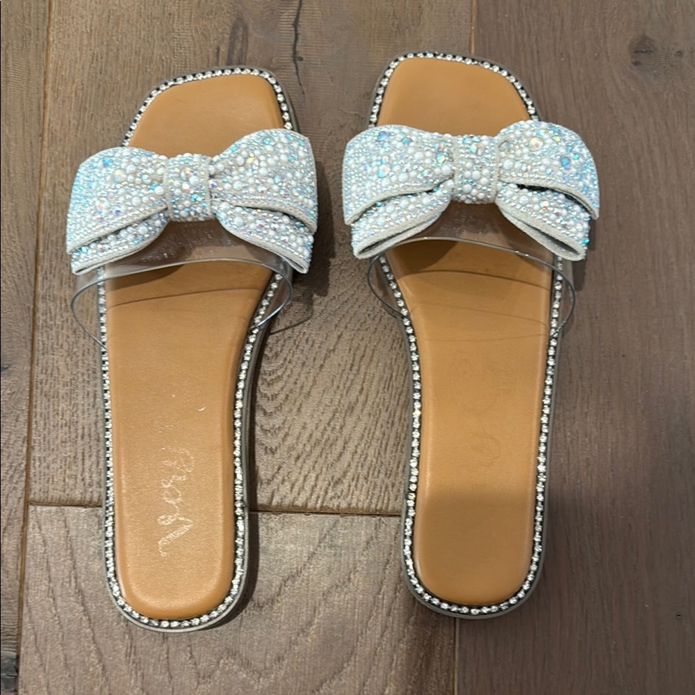 White and Tan Bow Slide Sandals
